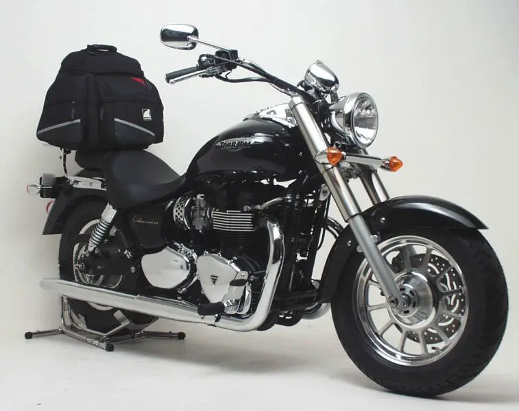 Triumph Bonneville America 800 (01-05) 6